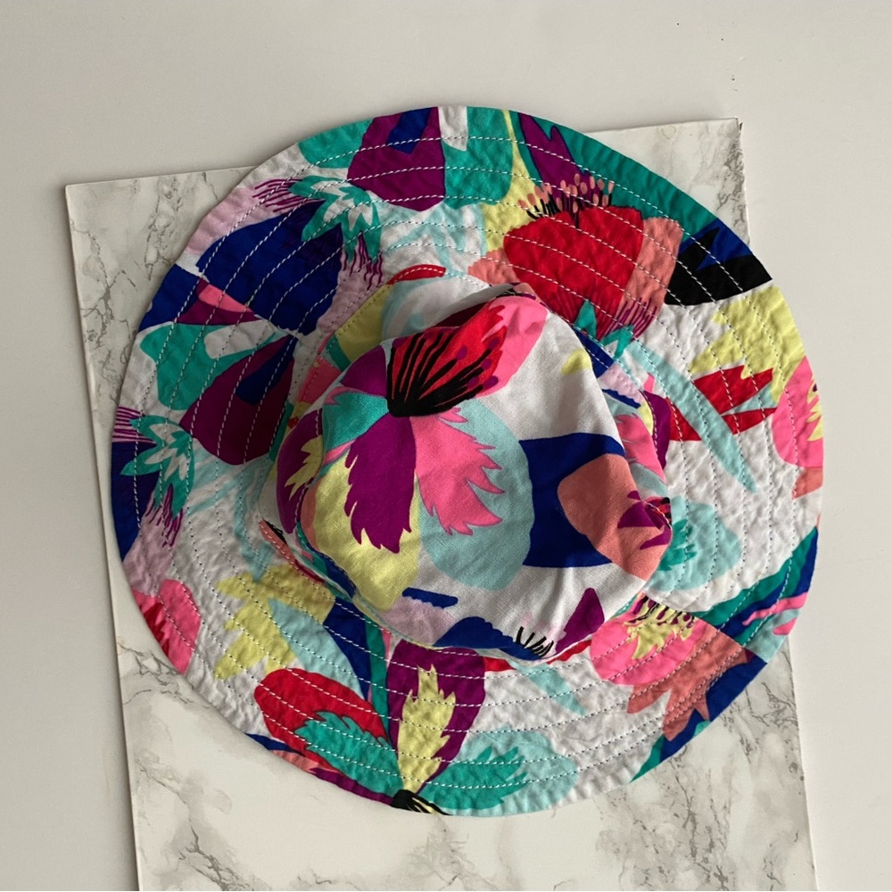 Crazy 8 colorful bucket hat .